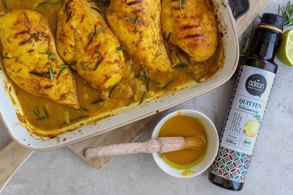 Chicken breast with curry-quince marinade